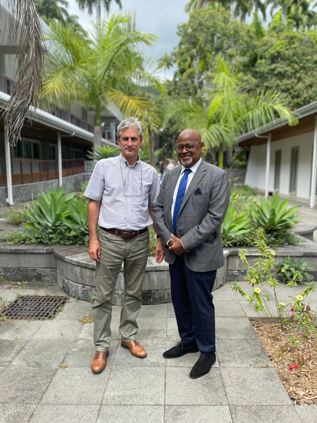 Gérard COTELLON, Directeur général de l'ARS La Réunion et Didier GRAND, Directeur général du Crédit Agricole de La Réunion et de Mayotte