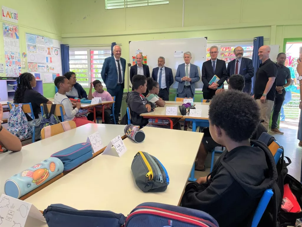 salle de classe, enfants, acteurs et professionnels