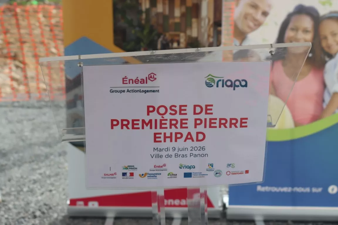 Photo cérémonie pose de la première pierre EHPAD Bras-Panon 