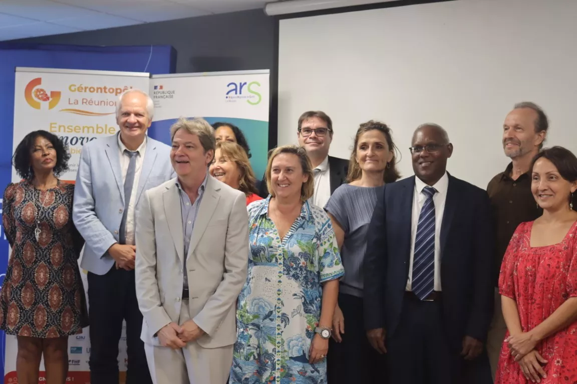 photo de l'équipe du gérontopôle au complet 